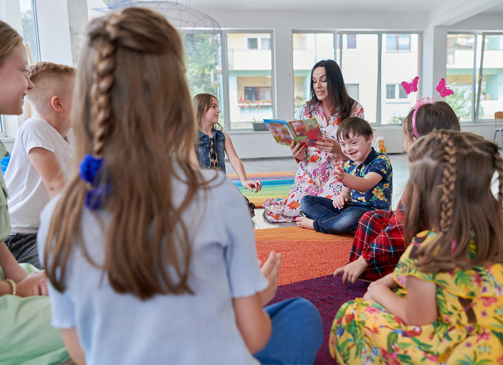 Supporto educativo per bambini, ragazzi e famiglie, volto a favorire lo sviluppo delle competenze personali, relazionali e scolastiche.